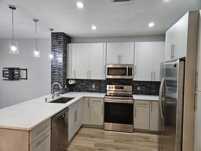 9749 Porta Leona Lane, Boynton Beach, FL 33472