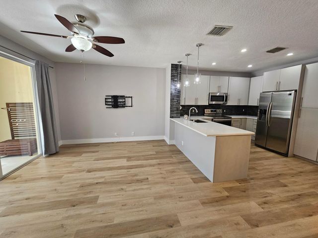 9749 Porta Leona Lane, Boynton Beach, FL 33472