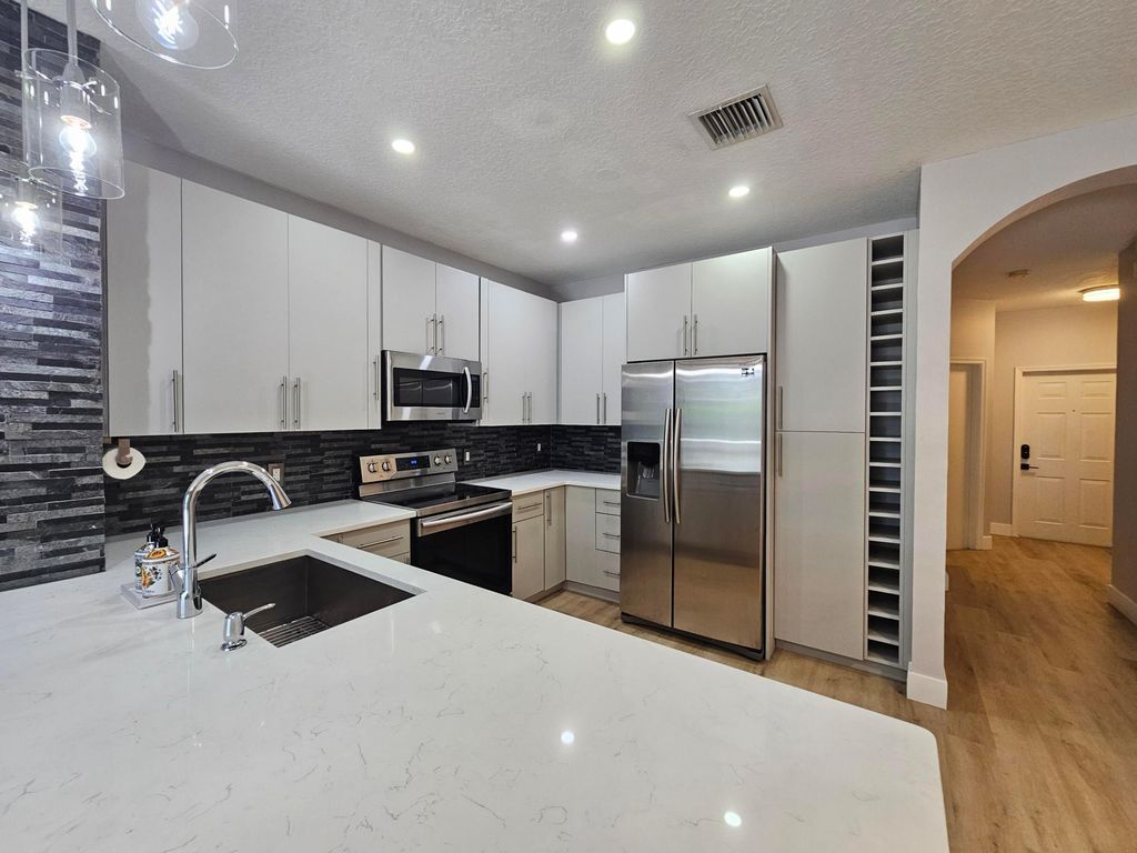 9749 Porta Leona Lane, Boynton Beach, FL 33472