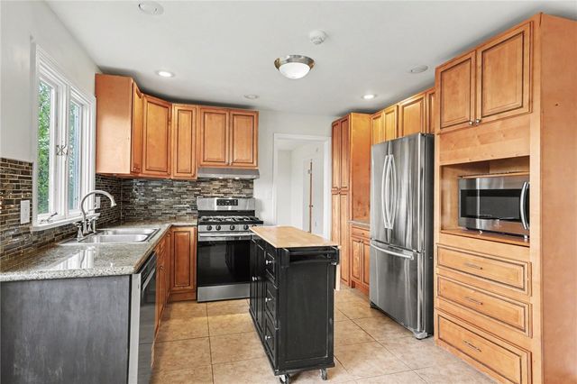 51 Selborne Chase, Perinton, NY 14450
