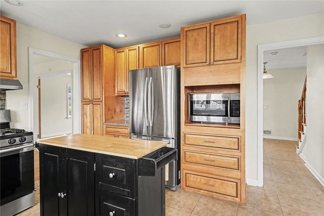 51 Selborne Chase, Perinton, NY 14450