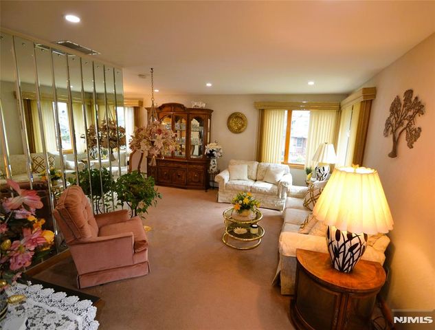 16 Essex Street, Clifton, NJ 07014