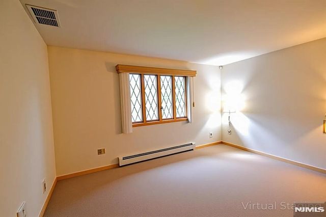 16 Essex Street, Clifton, NJ 07014