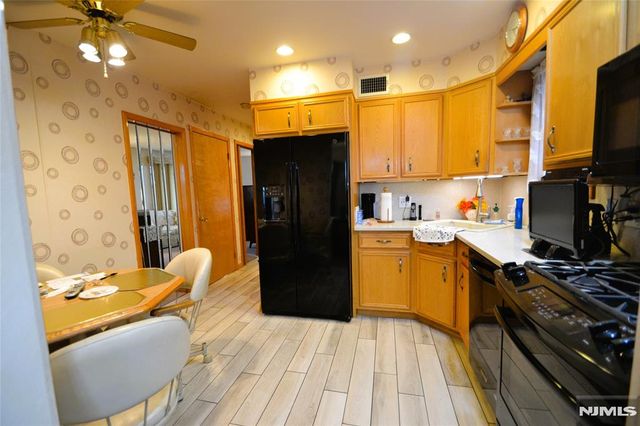 16 Essex Street, Clifton, NJ 07014