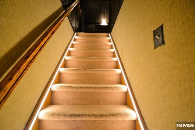 16 Essex Street, Clifton, NJ 07014