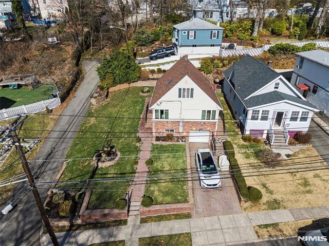 16 Essex Street, Clifton, NJ 07014