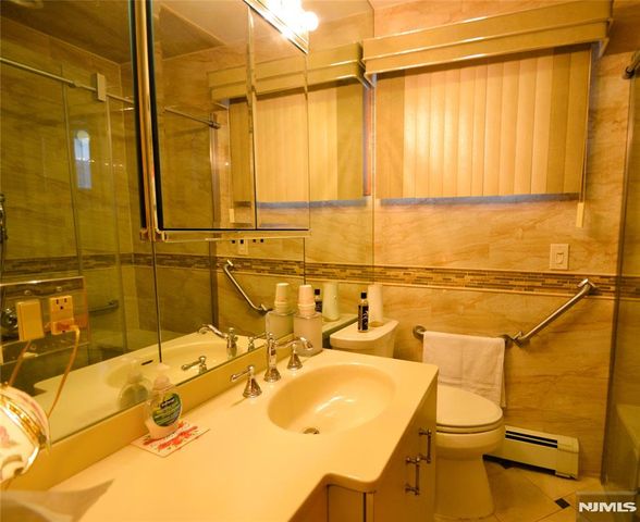 16 Essex Street, Clifton, NJ 07014