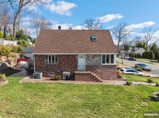 16 Essex Street, Clifton, NJ 07014