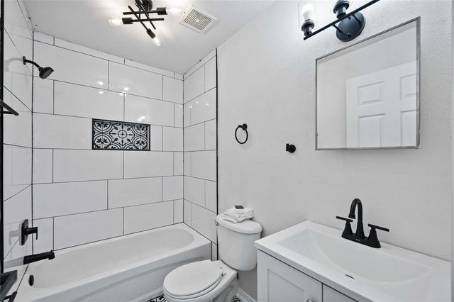 2423 Lucas Street A-B, Houston, TX 77026