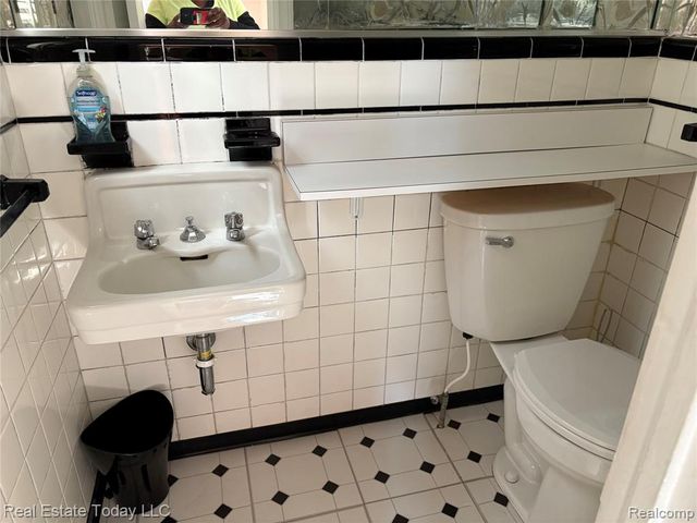 3529 Sherbourne Road, Detroit, MI 48221