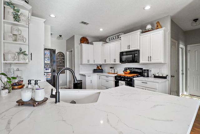 9407 St Croix Way, Mont Belvieu, TX 77523