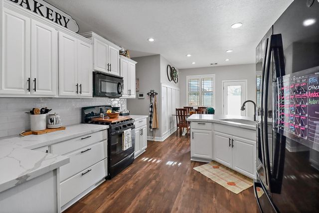 9407 St Croix Way, Mont Belvieu, TX 77523