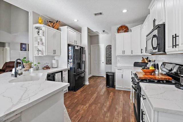 9407 St Croix Way, Mont Belvieu, TX 77523