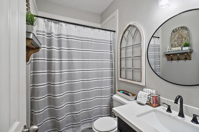 9407 St Croix Way, Mont Belvieu, TX 77523