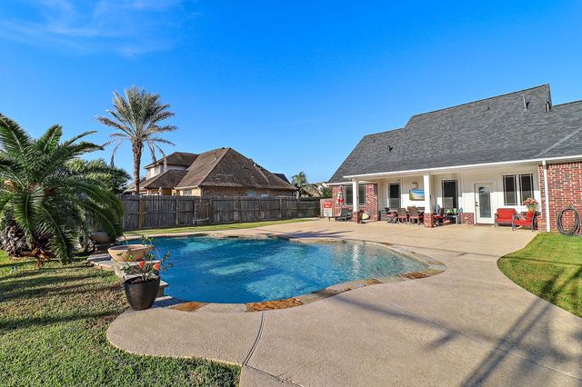 9407 St Croix Way, Mont Belvieu, TX 77523