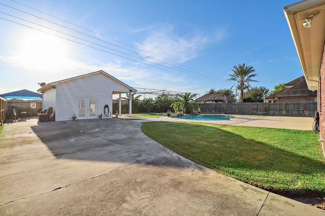 9407 St Croix Way, Mont Belvieu, TX 77523