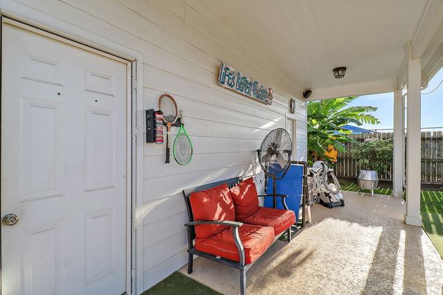 9407 St Croix Way, Mont Belvieu, TX 77523