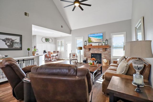 9407 St Croix Way, Mont Belvieu, TX 77523