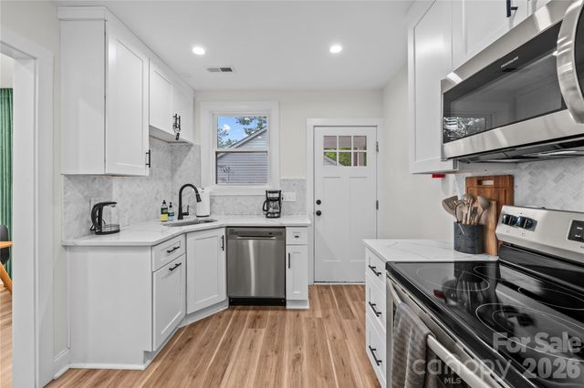 3021 Dogwood Avenue, Charlotte, NC 28206