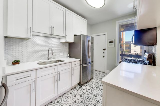 5251 N Winthrop Avenue 2, Chicago, IL 60640
