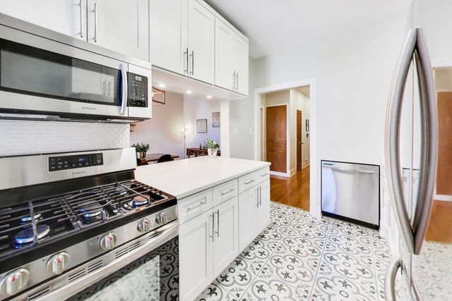 5251 N Winthrop Avenue 2, Chicago, IL 60640