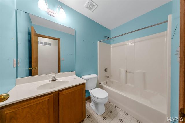 206 Split Rail Drive, Wentzville, MO 63385