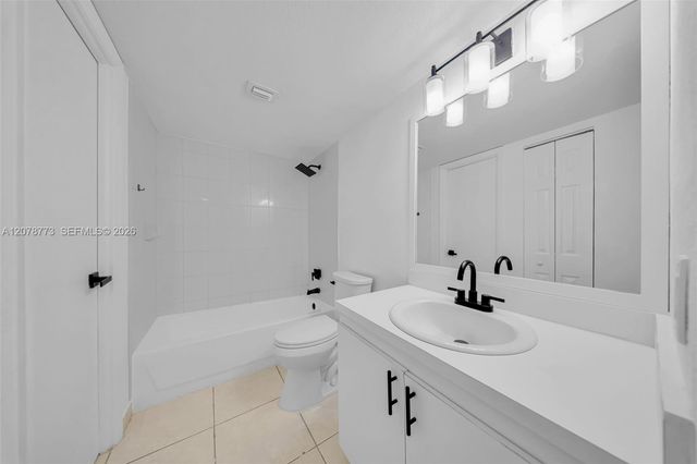 9360 Fontainebleau Boulevard 208, Miami, FL 33172