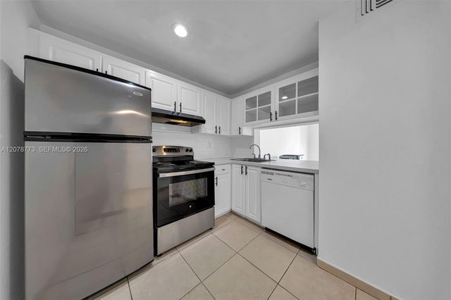 9360 Fontainebleau Boulevard 208, Miami, FL 33172