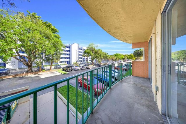 9360 Fontainebleau Boulevard 208, Miami, FL 33172