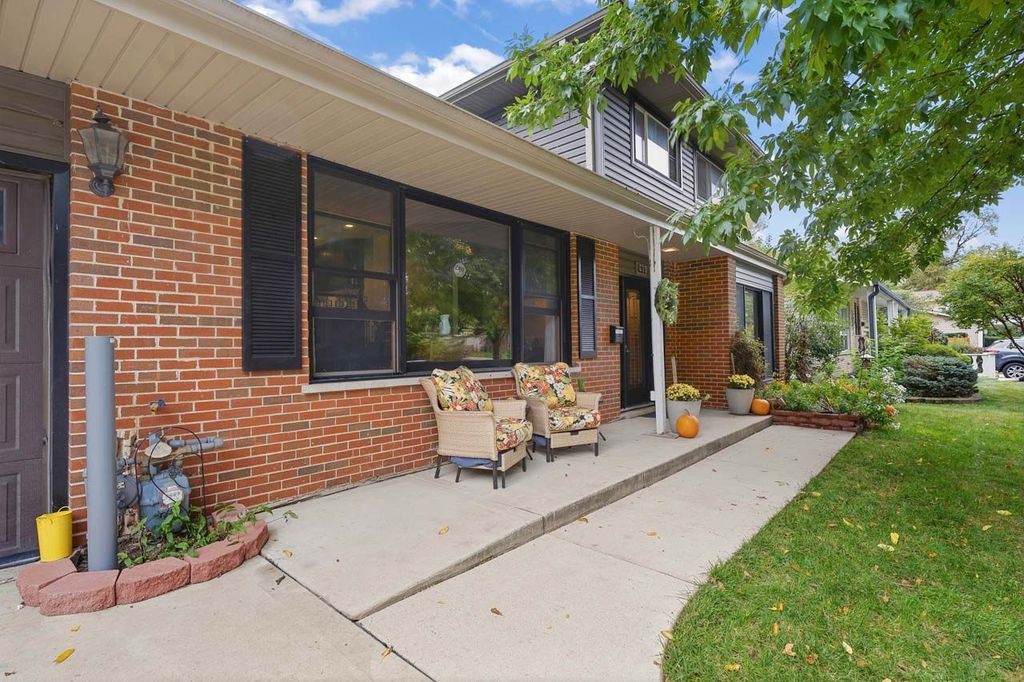 430 Spruce Drive, Schaumburg, IL 60193 — photo 5