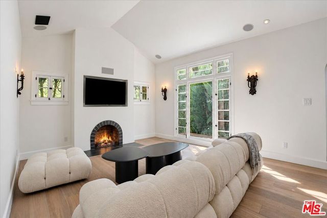 934 N Sweetzer Avenue, West Hollywood, CA 90069