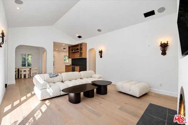 934 N Sweetzer Avenue, West Hollywood, CA 90069