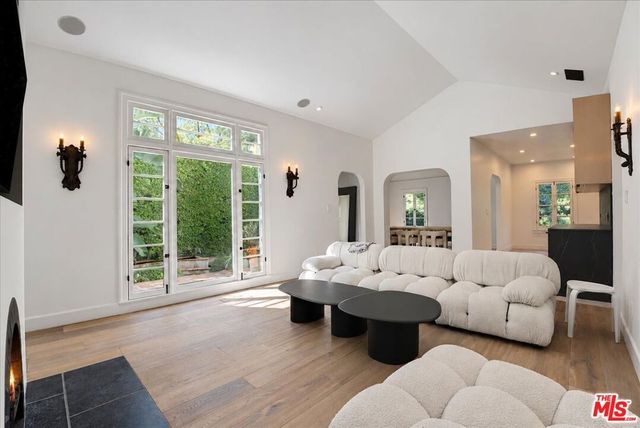 934 N Sweetzer Avenue, West Hollywood, CA 90069