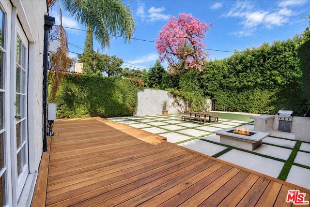 934 N Sweetzer Avenue, West Hollywood, CA 90069