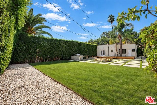 934 N Sweetzer Avenue, West Hollywood, CA 90069