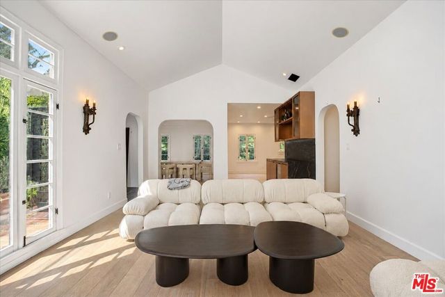 934 N Sweetzer Avenue, West Hollywood, CA 90069