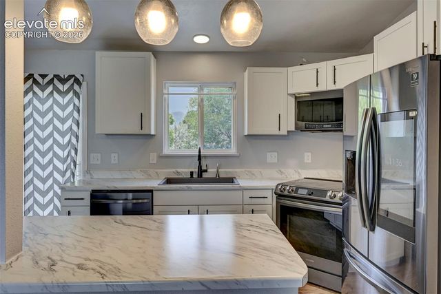 2150 Heathercrest Drive, Colorado Springs, CO 80915