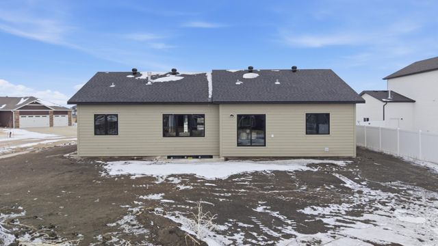 4270 Bristlecone Loop S, Fargo, ND 58104