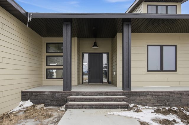 4270 Bristlecone Loop S, Fargo, ND 58104