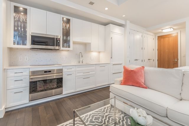 22 Liberty Dr 2L, Boston, MA 02210