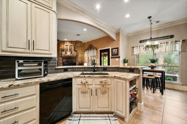 1103 Louise Lane, Ennis, TX 75119