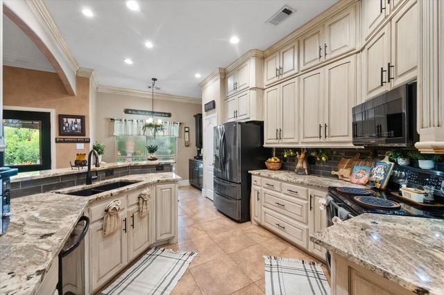 1103 Louise Lane, Ennis, TX 75119