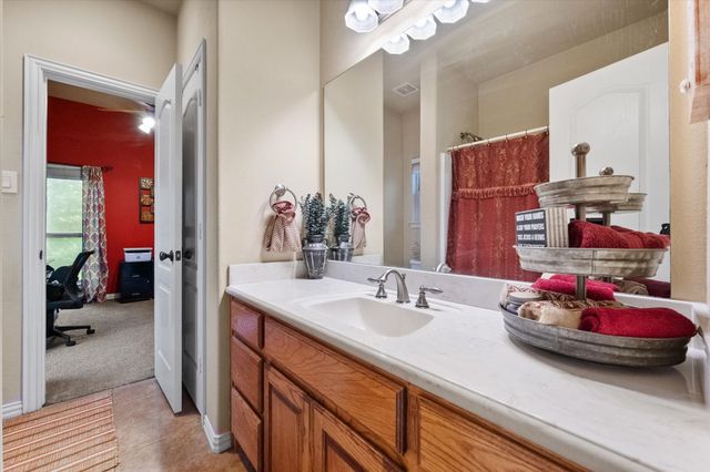 1103 Louise Lane, Ennis, TX 75119