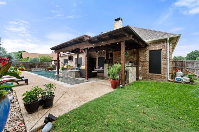 1103 Louise Lane, Ennis, TX 75119