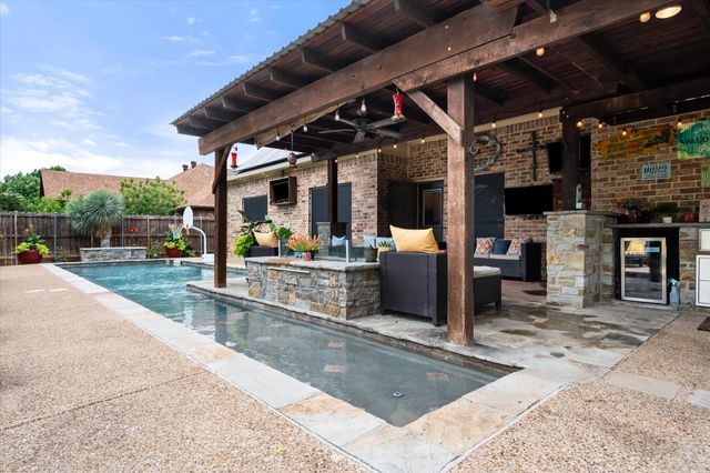 1103 Louise Lane, Ennis, TX 75119