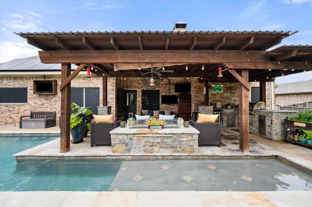 1103 Louise Lane, Ennis, TX 75119