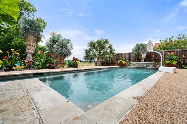 1103 Louise Lane, Ennis, TX 75119