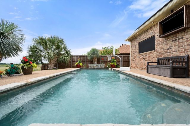 1103 Louise Lane, Ennis, TX 75119