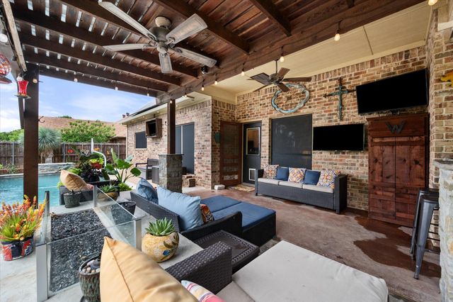 1103 Louise Lane, Ennis, TX 75119