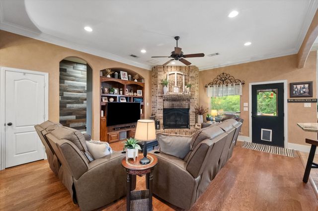 1103 Louise Lane, Ennis, TX 75119